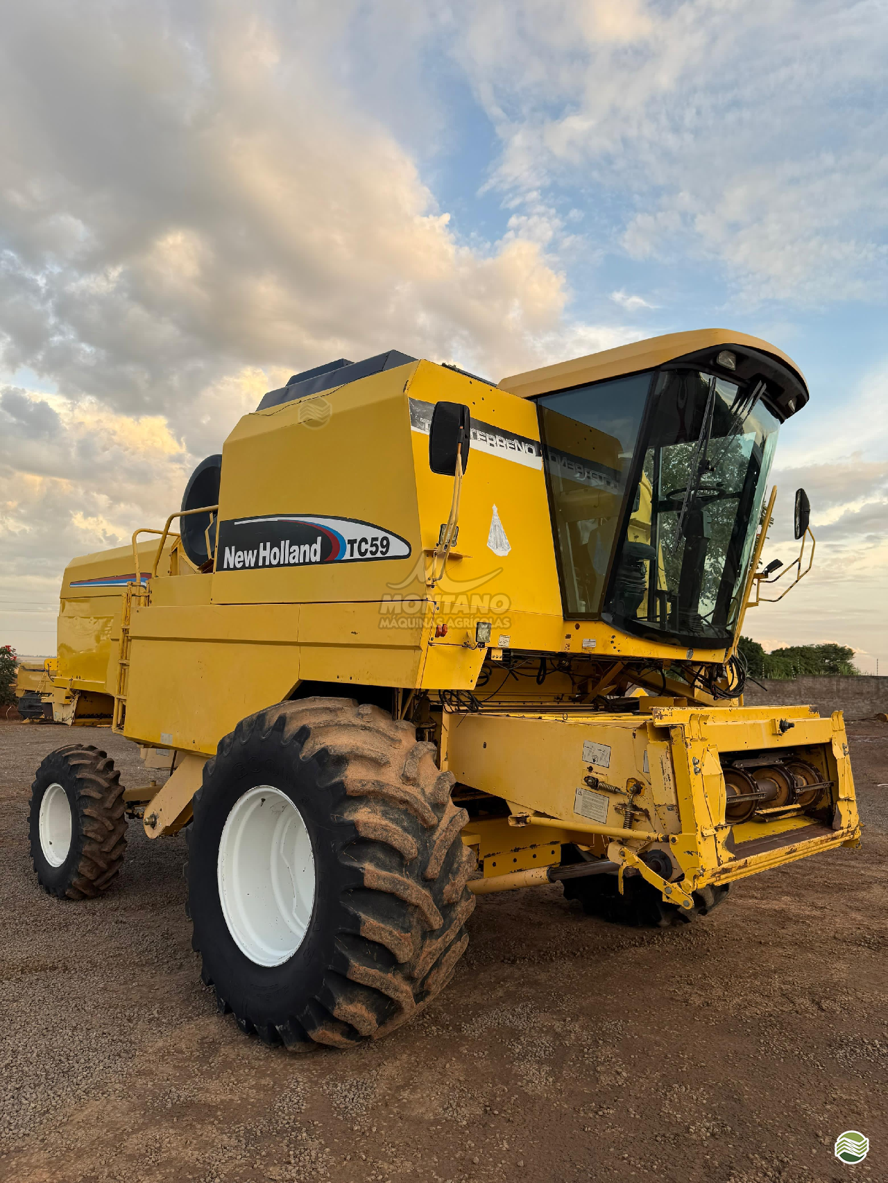 COLHEITADEIRA NEW HOLLAND TC 59 Montano Máquinas Agrícolas LAGOA VERMELHA RIO GRANDE DO SUL RS